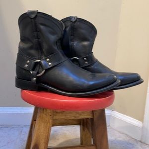 Frye Wyatt Harness Short Bootie black size 7.5